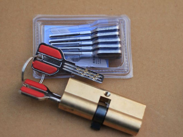 临江24小时上门开锁公司